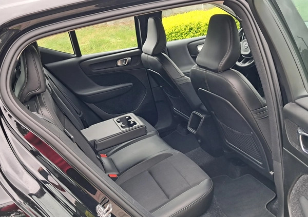 Volvo XC 40 cena 83900 przebieg: 197000, rok produkcji 2018 z Maków Podhalański małe 529